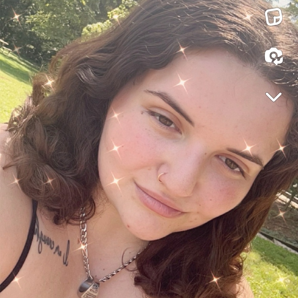 Meet your Posher, Emily